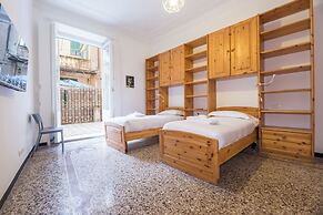 Airy 5BR Flat with Balcony - Old Town