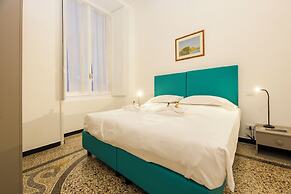 Airy 5BR Flat with Balcony - Old Town