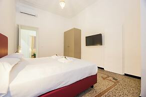 Airy 5BR Flat with Balcony - Old Town