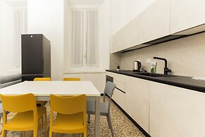Airy 5BR Flat with Balcony - Old Town