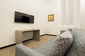 Airy 5BR Flat with Balcony - Old Town