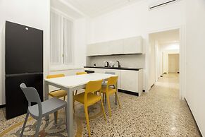Airy 5BR Flat with Balcony - Old Town