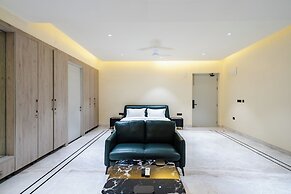 CS Luxurio Studios
