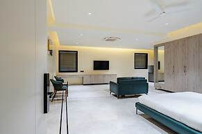 CS Luxurio Studios