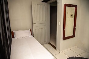 Casa com Piscina e Churrasqueira no Parque Cuiab