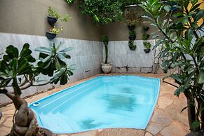 Casa com Piscina e Churrasqueira no Parque Cuiab