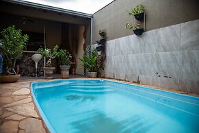 Casa com Piscina e Churrasqueira no Parque Cuiab
