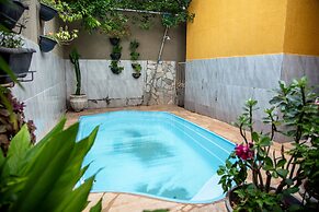 Casa com Piscina e Churrasqueira no Parque Cuiab