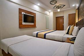 Glitz Hotel Sai Neel