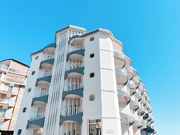 Bright Holiday Home With Balcony