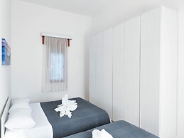 Modern Apartment Near the Beach