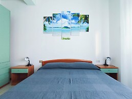Relaxing Flat With Pool Access
