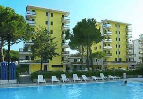 Relaxing Flat With Pool Access