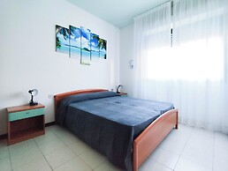 Relaxing Flat With Pool Access