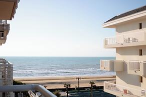 Flat With Balcony on the Seafront