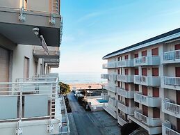 Spacious Apartment With Balcony by the sea