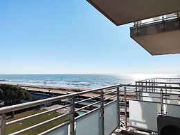 Spacious Flat With Balcony by the sea