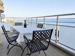 Spacious Flat With Balcony by the sea