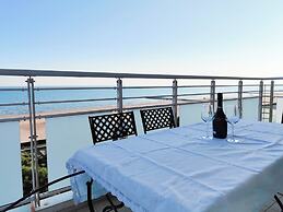 Spacious Flat With Balcony by the sea