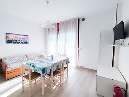 Spacious Flat With Balcony by the sea