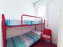 Comfy Apartment With Pool Access