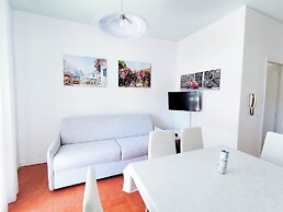Comfy Apartment With Pool Access