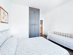 Stylish Apartment Near the Beach