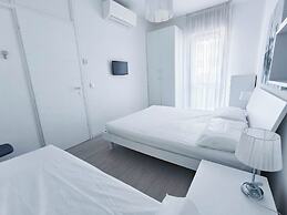 Apartment With Balcony and Pool Access