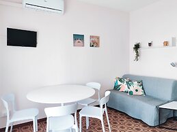 Studio With Balcony and Pool Access