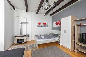 Cozy Nest Hideaway With A/C