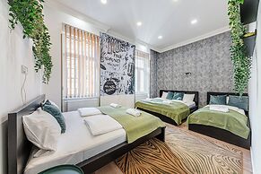 The Other Side - Spacious 3BR with Jacuzzi and Private Sauna