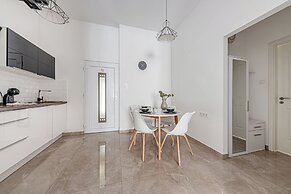 Marble Royal Suite&Studio