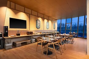 Ramada Encore By Wyndham Shantou Longhu