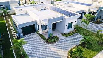 Sun-soaked Paradisiac Escape 3BR Private Beach Pool