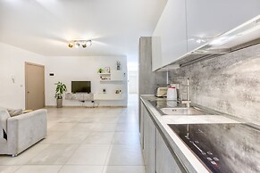 Central Msida Modern Bright Comfortable