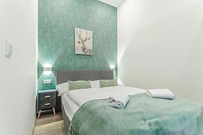 Shopping Paradise 9BR For 22 People