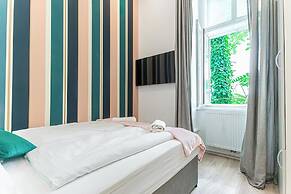 Shopping Paradise 9BR For 22 People