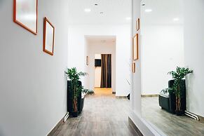Shopping Paradise 9BR For 22 People