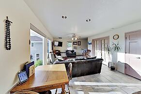 Mtn-view Retreat w/ Hot Tub + Deck in Sebastopol
