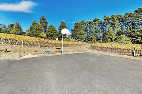 Mtn-view Retreat w/ Hot Tub + Deck in Sebastopol