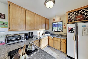 Mtn-view Retreat w/ Hot Tub + Deck in Sebastopol