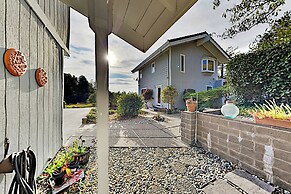 Mtn-view Retreat w/ Hot Tub + Deck in Sebastopol