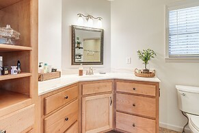 Couples Retreat in Murphy! Mountain-view Home