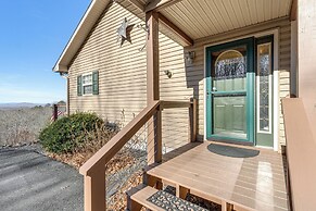 Couples Retreat in Murphy! Mountain-view Home