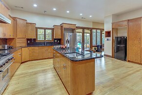 Scenic Lagrange Retreat! 3,600 Sq Ft, Pool Access