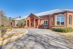 Scenic Lagrange Retreat! 3,600 Sq Ft, Pool Access
