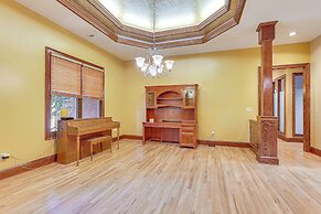 Scenic Lagrange Retreat! 3,600 Sq Ft, Pool Access