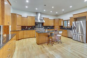 Scenic Lagrange Retreat! 3,600 Sq Ft, Pool Access