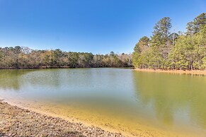 Scenic Lagrange Retreat! 3,600 Sq Ft, Pool Access