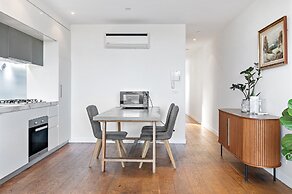 One-bed Apartment Close to Cafes and Coast